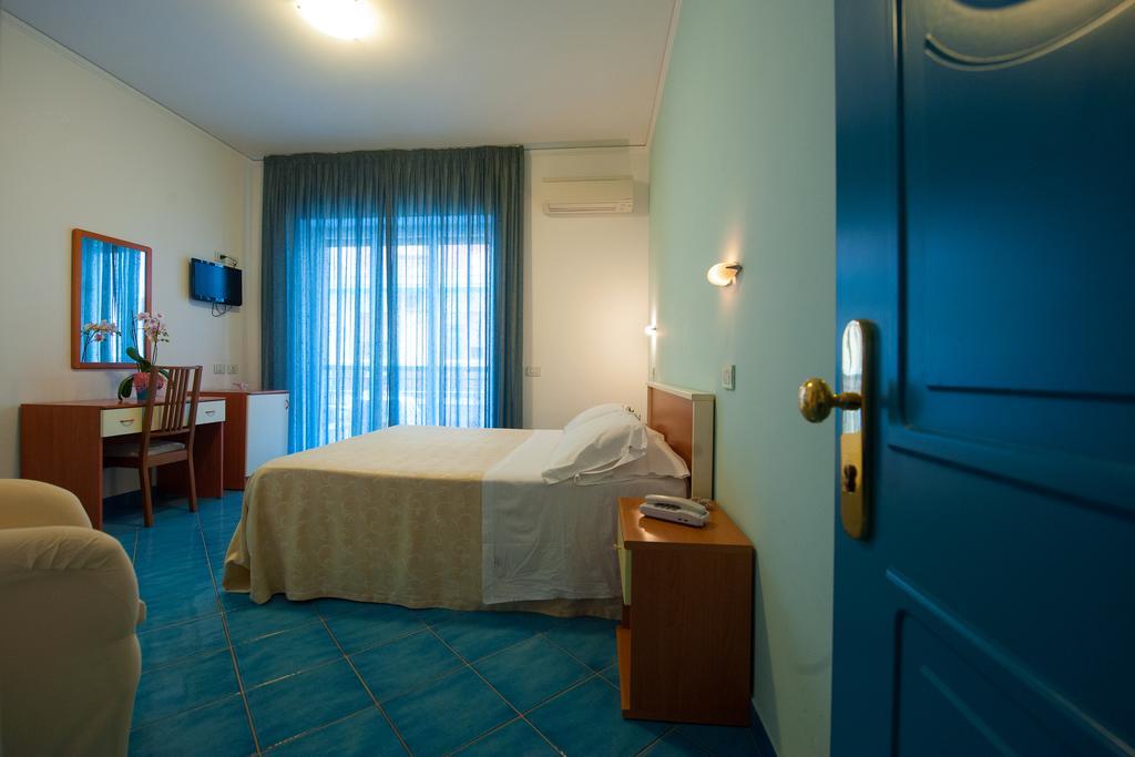 Oasi Hotel Майори Екстериор снимка