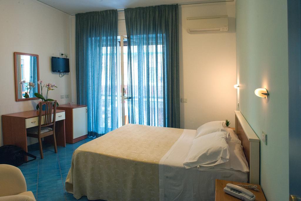 Oasi Hotel Майори Екстериор снимка